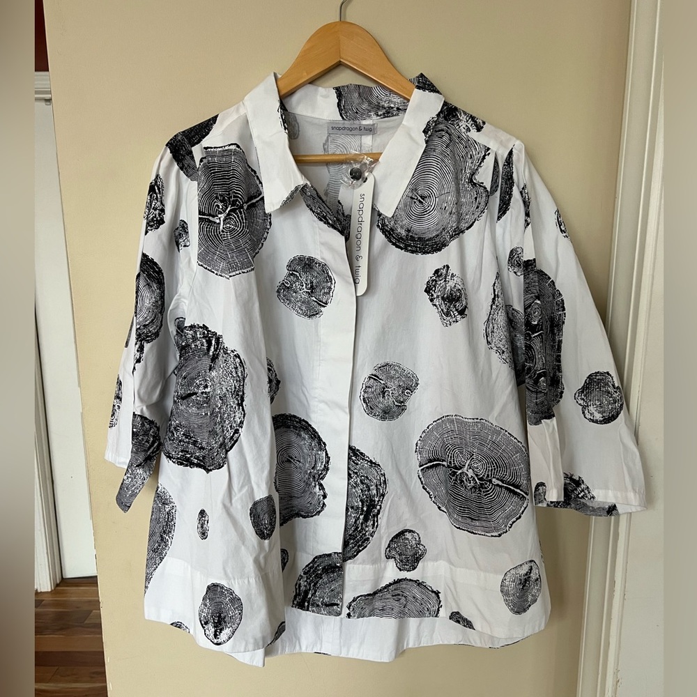 Snapdragon and Twig button down- 3/4 sleeve- NWT!
